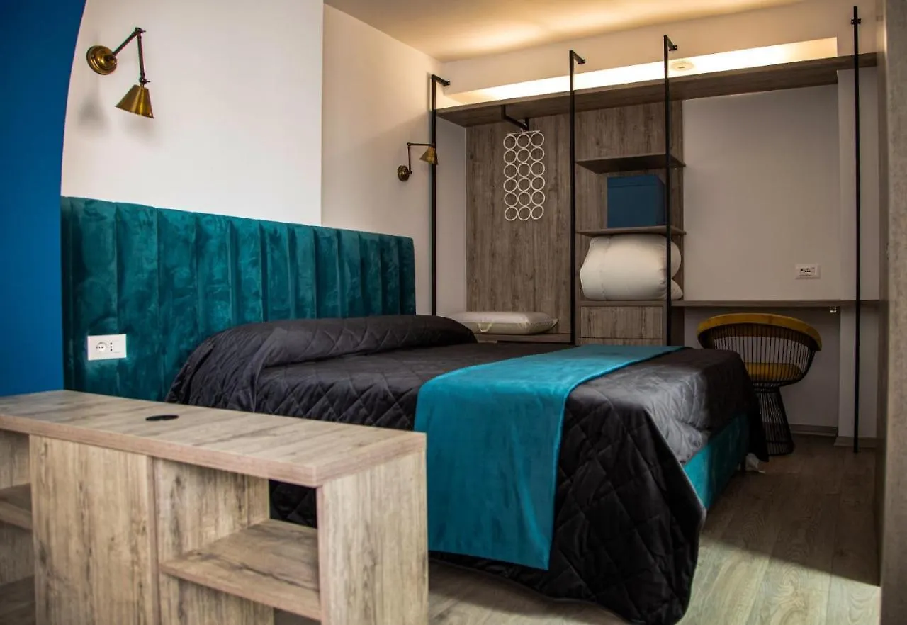 Lucas Central Premium Studios Tiran