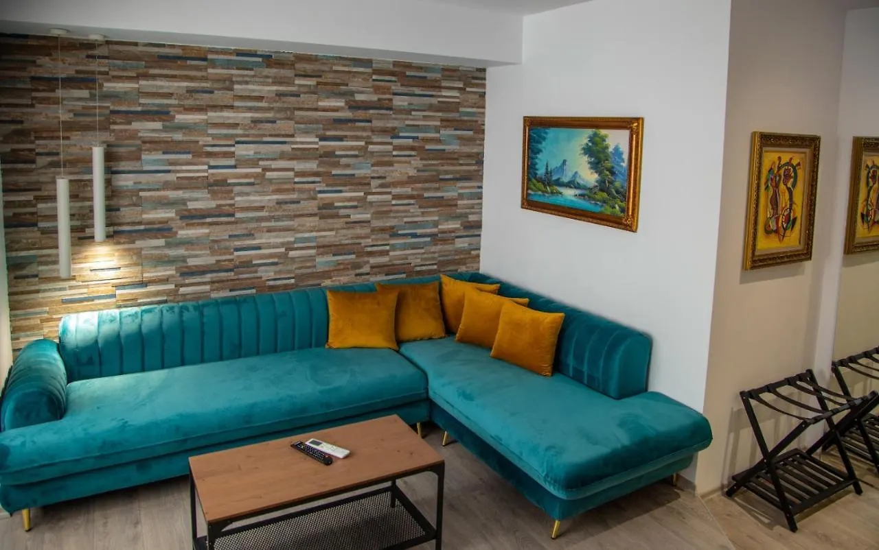 Lucas Central Premium Studios Tirana 0*,
